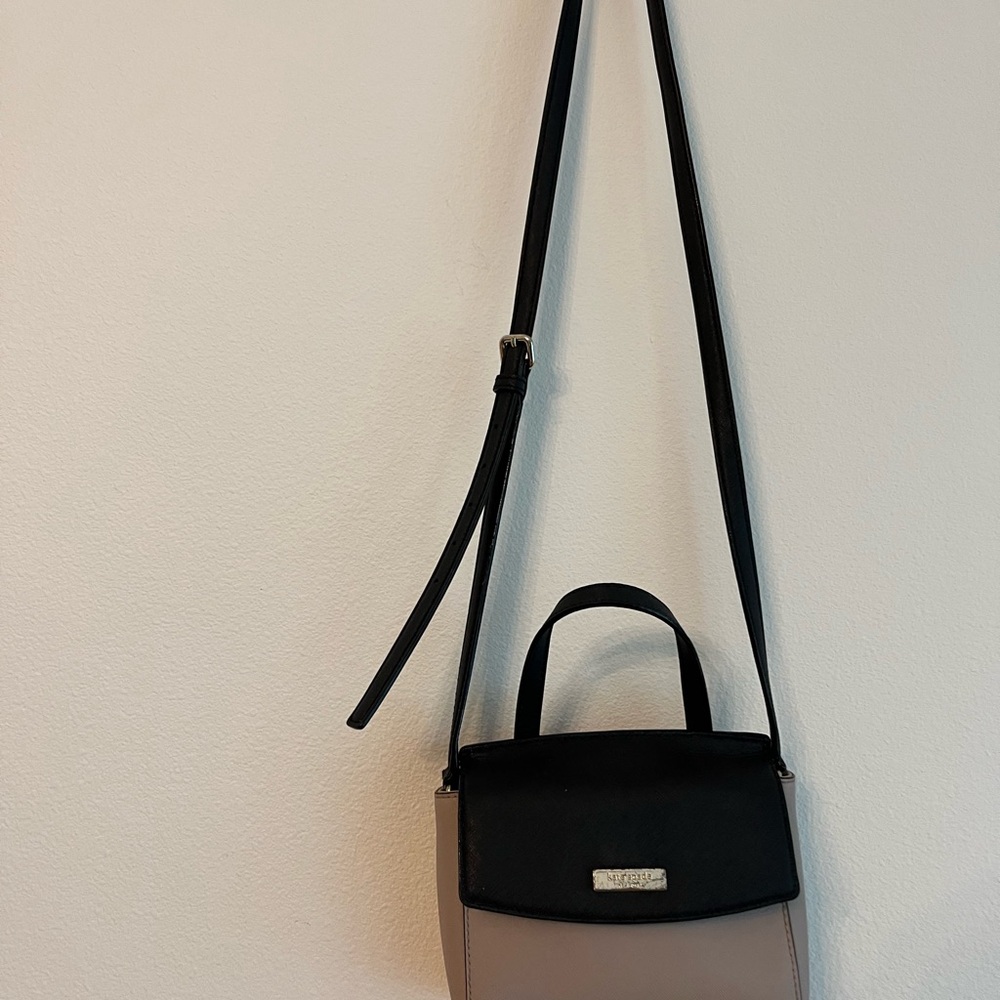 Kate Spade Black and Cream Shoulder Bag with Structured Design - Picture 4 of 6